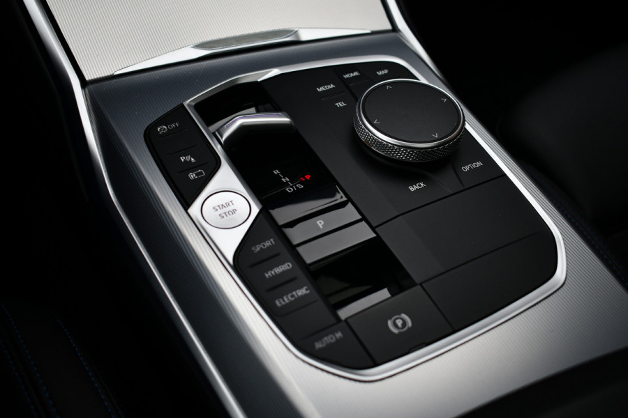 BMW 3 Serie Touring 330e M-Sport Brooklyn Pano HUD 19inch HiFi