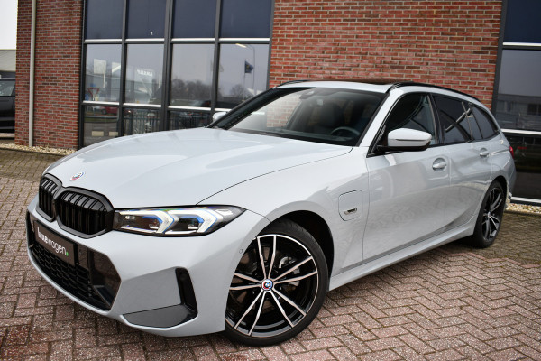 BMW 3 Serie Touring 330e M-Sport Brooklyn Pano HUD 19inch HiFi