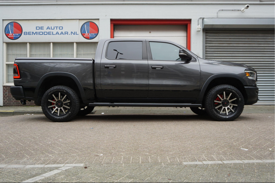 Dodge Ram 1500 5.7 V8 4x4 Rebel Sport | Luchtvering PANO -dak | Black Line | Off Road | Groot Navi | Apple CarPlay | Keyless | 20inch | Harman Kardon | Full LED | LPG onderbouw | excl BTW 3/2026 beurt + 4x Banden