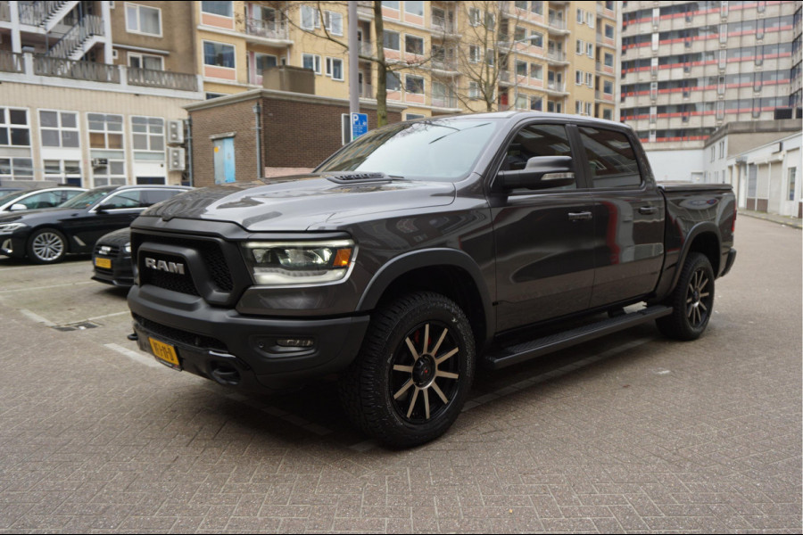 Dodge Ram 1500 5.7 V8 4x4 Rebel Sport | Luchtvering PANO -dak | Black Line | Off Road | Groot Navi | Apple CarPlay | Keyless | 20inch | Harman Kardon | Full LED | LPG onderbouw | excl BTW 3/2026 beurt + 4x Banden