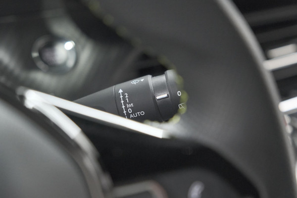 Peugeot 2008 PureTech 130 GT Pack | Leer-pakket | Camera | Dodehoekdetectie | Apple Carplay | Stoelverwarming