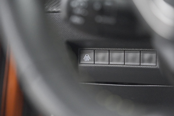 Peugeot 2008 PureTech 130 GT Pack | Leer-pakket | Camera | Dodehoekdetectie | Apple Carplay | Stoelverwarming