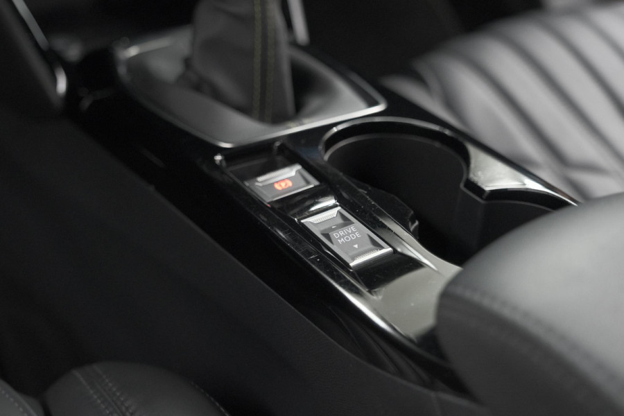Peugeot 2008 PureTech 130 GT Pack | Leer-pakket | Camera | Dodehoekdetectie | Apple Carplay | Stoelverwarming