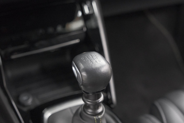Peugeot 2008 PureTech 130 GT Pack | Leer-pakket | Camera | Dodehoekdetectie | Apple Carplay | Stoelverwarming