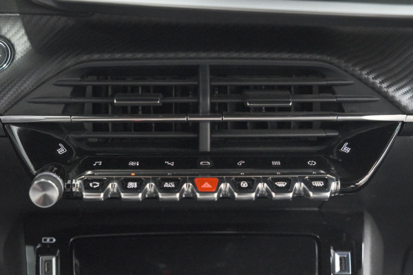 Peugeot 2008 PureTech 130 GT Pack | Leer-pakket | Camera | Dodehoekdetectie | Apple Carplay | Stoelverwarming