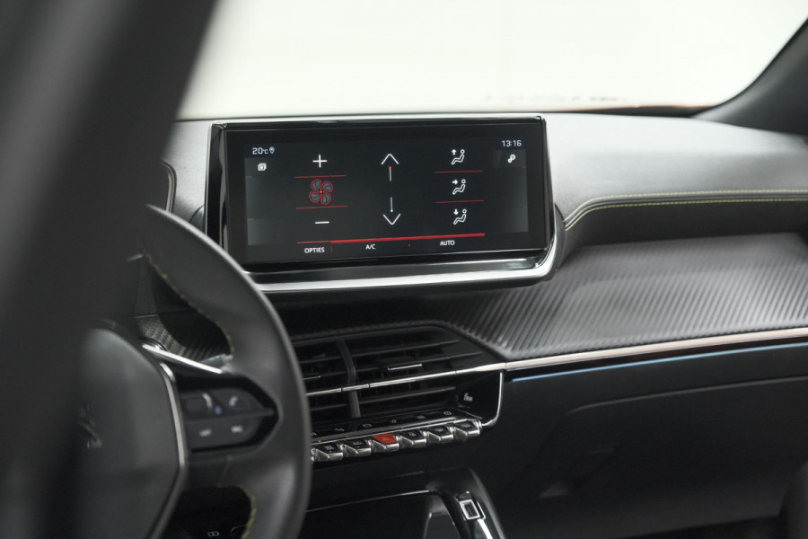 Peugeot 2008 PureTech 130 GT Pack | Leer-pakket | Camera | Dodehoekdetectie | Apple Carplay | Stoelverwarming