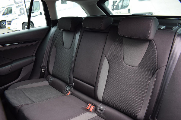 Škoda Octavia Combi 1.0 e-TSI Business Edition | Apple CarPlay | Stoelverw. | Camera | Sportstoelen