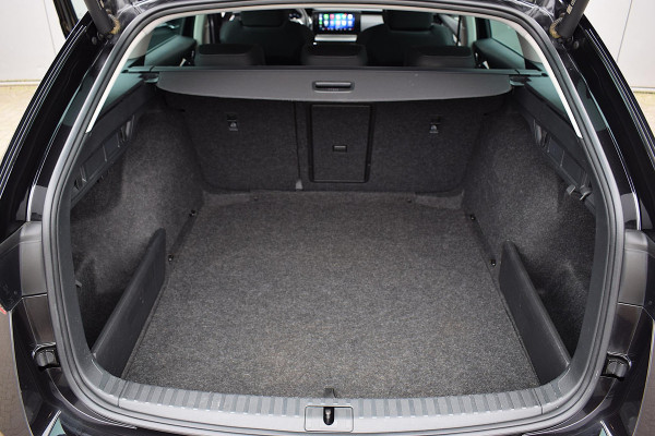 Škoda Octavia Combi 1.0 e-TSI Business Edition | Apple CarPlay | Stoelverw. | Camera | Sportstoelen