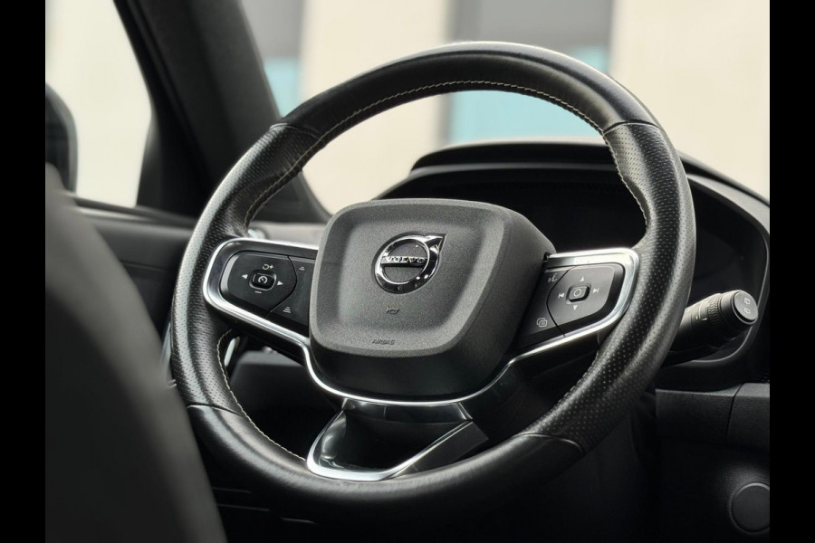 Volvo XC40 Recharge P8 AWD 408 pk R-Design, afneembare trekhaak, stoelverwarming, 1 e eigenaar, NL auto met nap