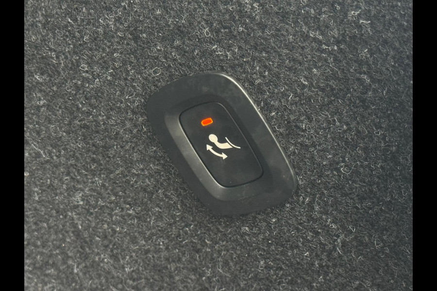 Volvo XC40 Recharge P8 AWD 408 pk R-Design, afneembare trekhaak, stoelverwarming, 1 e eigenaar, NL auto met nap