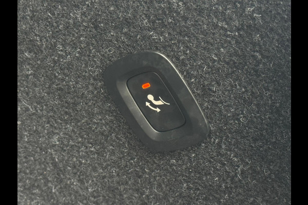 Volvo XC40 Recharge P8 AWD 408 pk R-Design, afneembare trekhaak, stoelverwarming, 1 e eigenaar, NL auto met nap