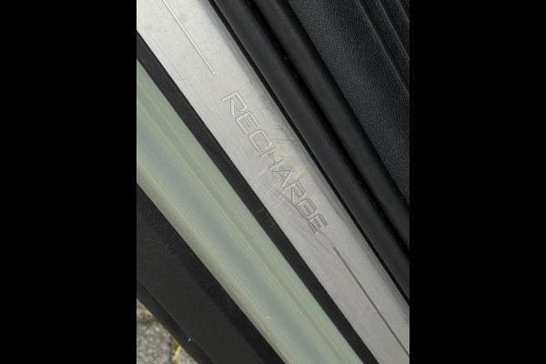 Volvo XC40 Recharge P8 AWD 408 pk R-Design, afneembare trekhaak, stoelverwarming, 1 e eigenaar, NL auto met nap