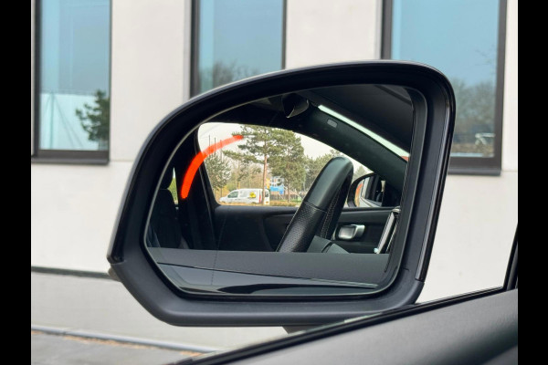 Volvo XC40 Recharge P8 AWD 408 pk R-Design, afneembare trekhaak, stoelverwarming, 1 e eigenaar, NL auto met nap