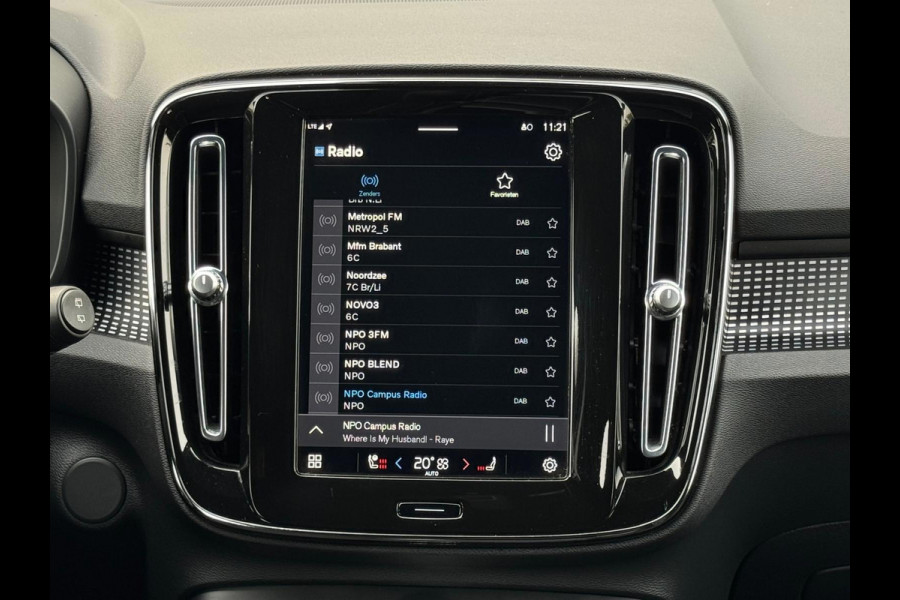 Volvo XC40 Recharge P8 AWD 408 pk R-Design, afneembare trekhaak, stoelverwarming, 1 e eigenaar, NL auto met nap