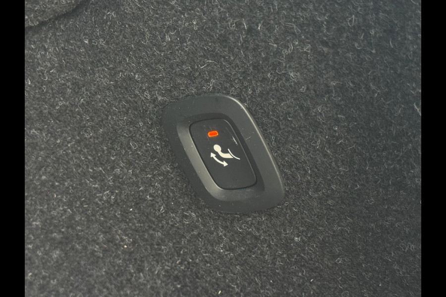 Volvo XC40 Recharge P8 AWD 408 pkR-Design, afneembare trekhaak, achteruitrijcamera, stoelverwarming, 1 e eigenaar, NL auto met nap
