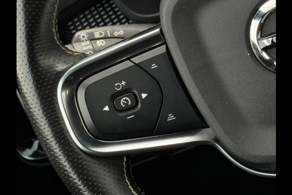Volvo XC40 Recharge P8 AWD 408 pkR-Design, afneembare trekhaak, achteruitrijcamera, stoelverwarming, 1 e eigenaar, NL auto met nap