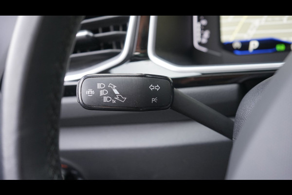 Volkswagen T-Roc 1.5 TSI R-Line AUTOMAAT-ACC-CAMERA-CLIMA-IQ LIGHT-KEYLESS-NAVIGATIE-PANORAMA-STOELVERWARMING