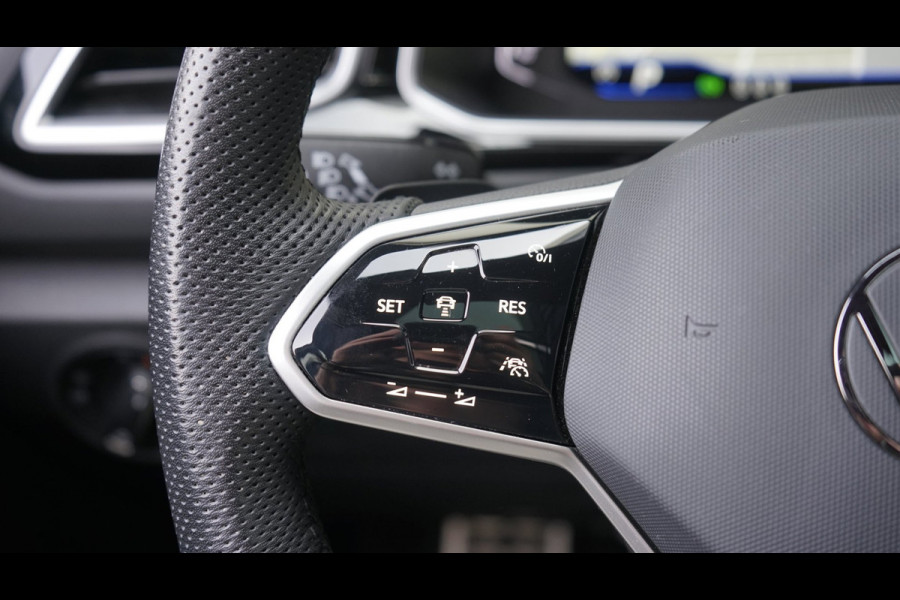 Volkswagen T-Roc 1.5 TSI R-Line AUTOMAAT-ACC-CAMERA-CLIMA-IQ LIGHT-KEYLESS-NAVIGATIE-PANORAMA-STOELVERWARMING