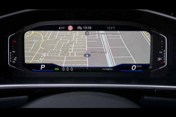 Volkswagen T-Roc 1.5 TSI R-Line AUTOMAAT-ACC-CAMERA-CLIMA-IQ LIGHT-KEYLESS-NAVIGATIE-PANORAMA-STOELVERWARMING