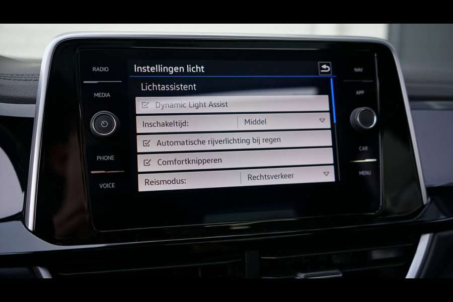 Volkswagen T-Roc 1.5 TSI R-Line AUTOMAAT-ACC-CAMERA-CLIMA-IQ LIGHT-KEYLESS-NAVIGATIE-PANORAMA-STOELVERWARMING