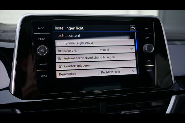 Volkswagen T-Roc 1.5 TSI R-Line AUTOMAAT-ACC-CAMERA-CLIMA-IQ LIGHT-KEYLESS-NAVIGATIE-PANORAMA-STOELVERWARMING