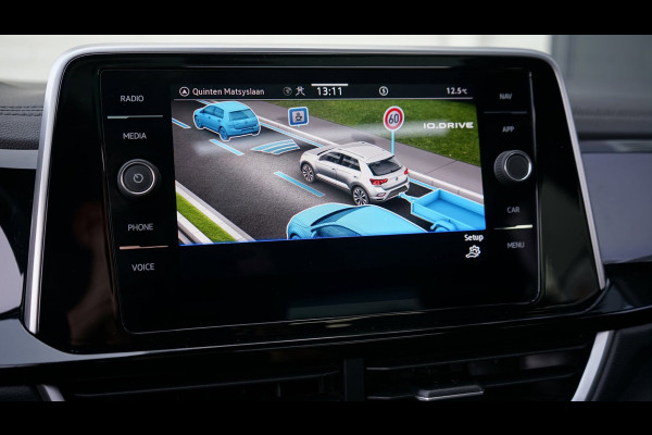 Volkswagen T-Roc 1.5 TSI R-Line AUTOMAAT-ACC-CAMERA-CLIMA-IQ LIGHT-KEYLESS-NAVIGATIE-PANORAMA-STOELVERWARMING