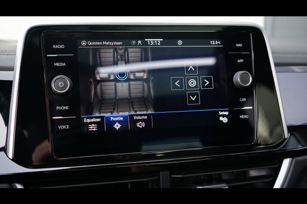 Volkswagen T-Roc 1.5 TSI R-Line AUTOMAAT-ACC-CAMERA-CLIMA-IQ LIGHT-KEYLESS-NAVIGATIE-PANORAMA-STOELVERWARMING