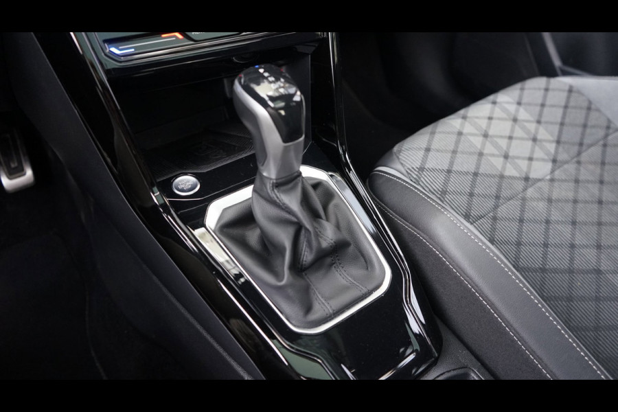 Volkswagen T-Roc 1.5 TSI R-Line AUTOMAAT-ACC-CAMERA-CLIMA-IQ LIGHT-KEYLESS-NAVIGATIE-PANORAMA-STOELVERWARMING