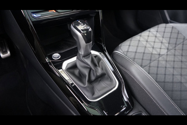 Volkswagen T-Roc 1.5 TSI R-Line AUTOMAAT-ACC-CAMERA-CLIMA-IQ LIGHT-KEYLESS-NAVIGATIE-PANORAMA-STOELVERWARMING