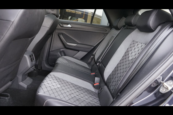 Volkswagen T-Roc 1.5 TSI R-Line AUTOMAAT-ACC-CAMERA-CLIMA-IQ LIGHT-KEYLESS-NAVIGATIE-PANORAMA-STOELVERWARMING