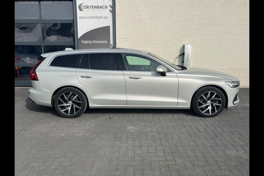 Volvo V60 2.0 T5 Momentum | Panorama | Leer | Harman Kardon | Zwenkbare trekhaak |