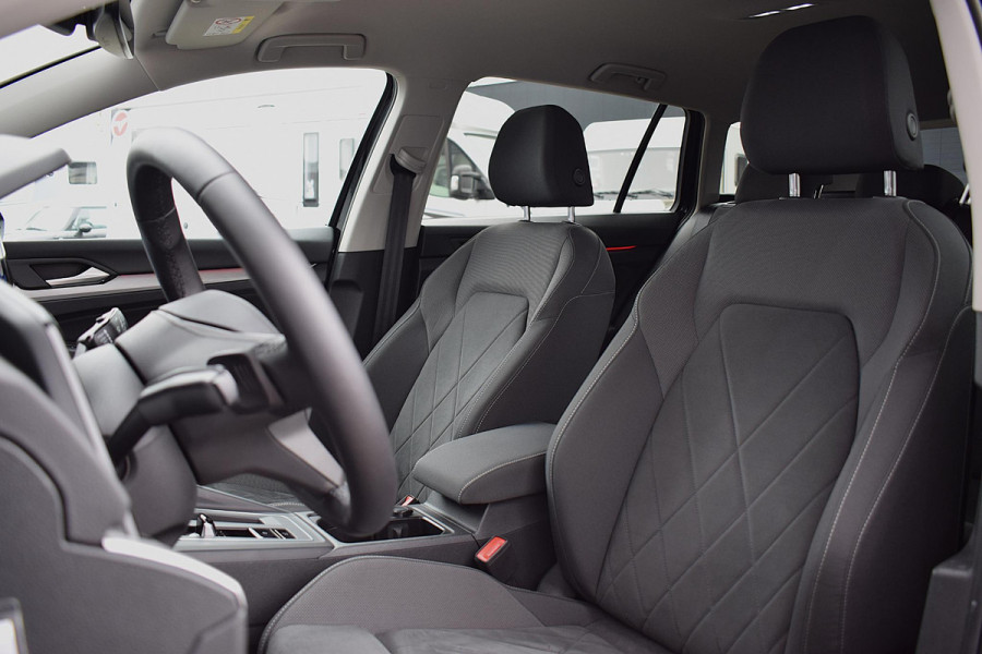 Volkswagen Golf Variant 1.0 eTSI Life Business | Stuur- en Stoelverw. | Sportstoelen | LED | Massage