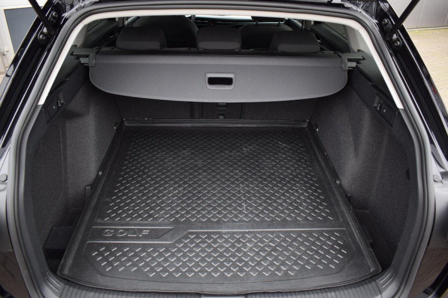 Volkswagen Golf Variant 1.0 eTSI Life Business | Stuur- en Stoelverw. | Sportstoelen | LED | Massage