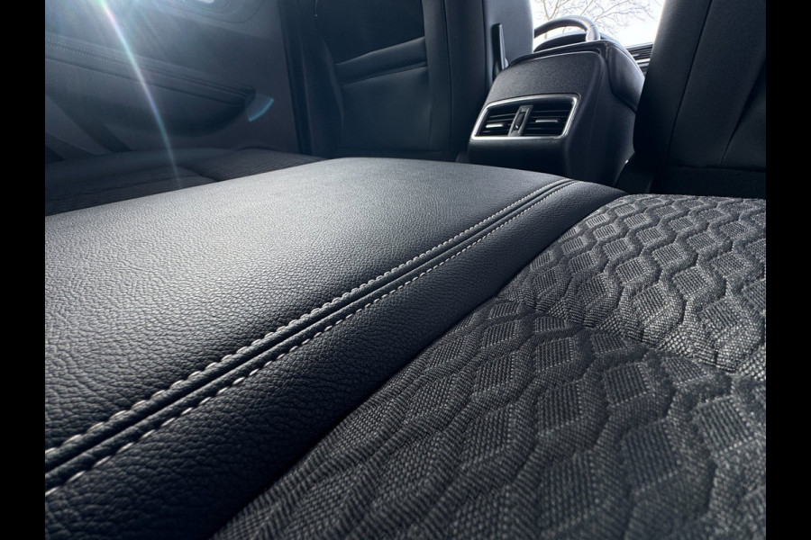 Renault Kadjar 1.3 TCe Intens BOSE / TREKHAAK / STOELVERW. / CARPLAY / CRUISE / CAMERA / PDC / 4-SEIZ B / 19 INCH / ECC / NAVI