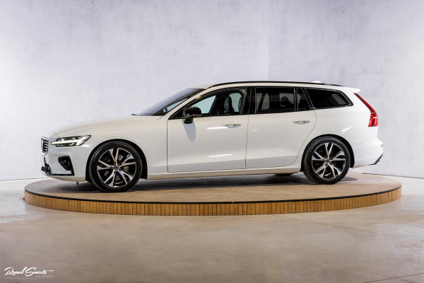 Volvo V60 2.0 T5 R-Design | Zwenkbare trekhaak | Memory | Cruise control | Apple carplay |