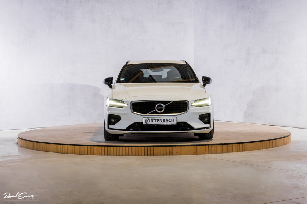 Volvo V60 2.0 T5 R-Design | Zwenkbare trekhaak | Memory | Cruise control | Apple carplay |