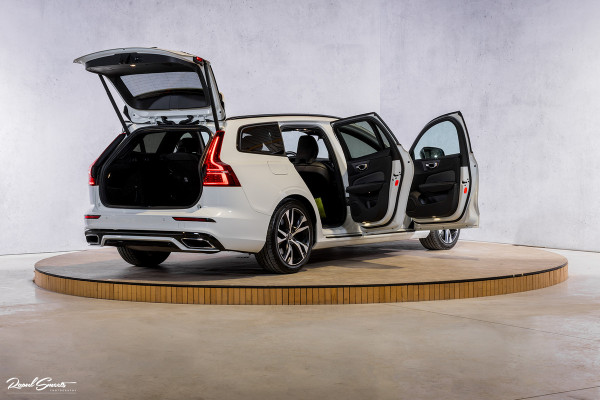 Volvo V60 2.0 T5 R-Design | Zwenkbare trekhaak | Memory | Cruise control | Apple carplay |