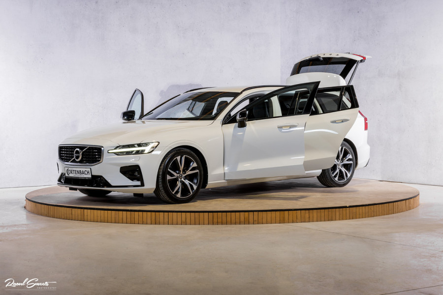 Volvo V60 2.0 T5 R-Design | Zwenkbare trekhaak | Memory | Cruise control | Apple carplay |