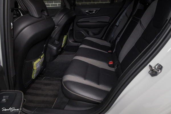 Volvo V60 2.0 T5 R-Design | Zwenkbare trekhaak | Memory | Cruise control | Apple carplay |