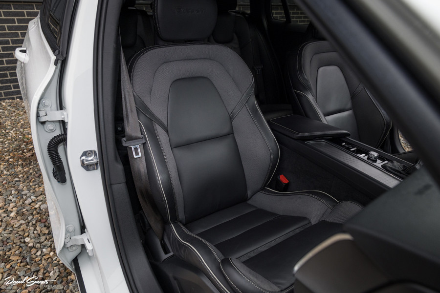 Volvo V60 2.0 T5 R-Design | Zwenkbare trekhaak | Memory | Cruise control | Apple carplay |