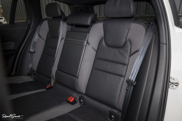 Volvo V60 2.0 T5 R-Design | Zwenkbare trekhaak | Memory | Cruise control | Apple carplay |