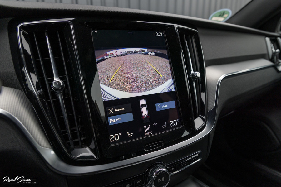 Volvo V60 2.0 T5 R-Design | Zwenkbare trekhaak | Memory | Cruise control | Apple carplay |