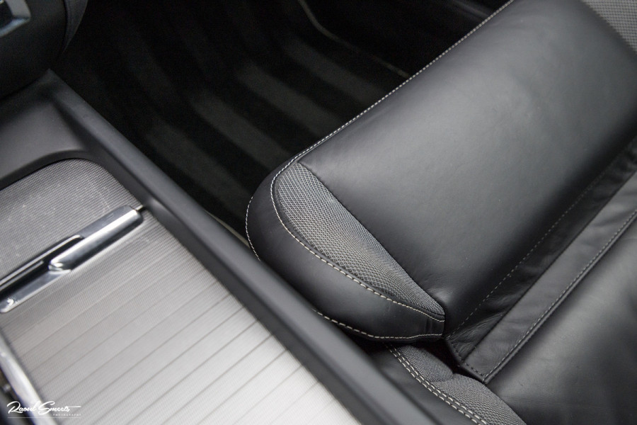 Volvo V60 2.0 T5 R-Design | Zwenkbare trekhaak | Memory | Cruise control | Apple carplay |