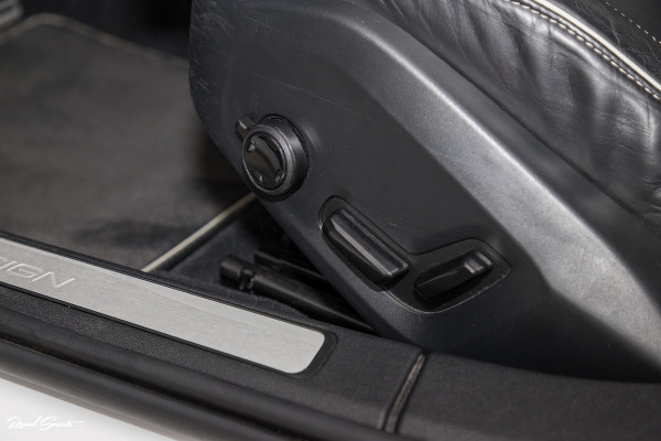 Volvo V60 2.0 T5 R-Design | Zwenkbare trekhaak | Memory | Cruise control | Apple carplay |