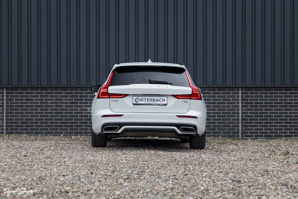 Volvo V60 2.0 T5 R-Design | Zwenkbare trekhaak | Memory | Cruise control | Apple carplay |