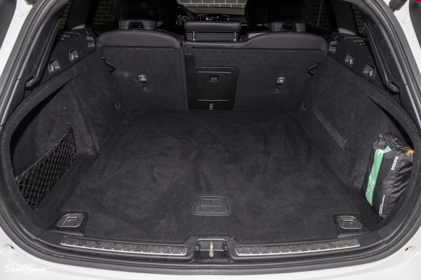 Volvo V60 2.0 T5 R-Design | Zwenkbare trekhaak | Memory | Cruise control | Apple carplay |