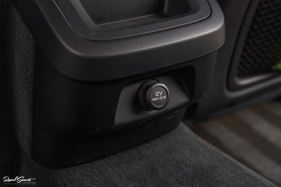 Volvo V60 2.0 T5 R-Design | Zwenkbare trekhaak | Memory | Cruise control | Apple carplay |