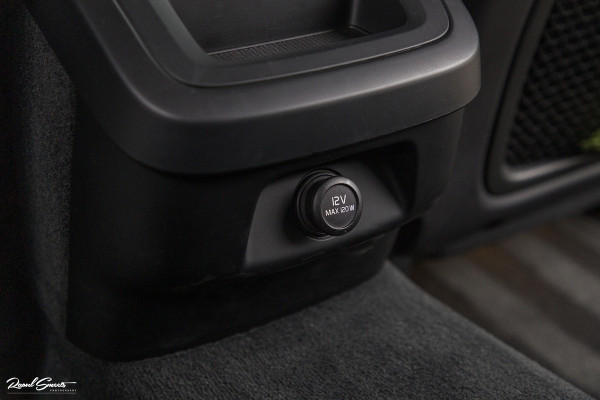 Volvo V60 2.0 T5 R-Design | Zwenkbare trekhaak | Memory | Cruise control | Apple carplay |