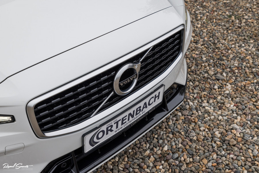 Volvo V60 2.0 T5 R-Design | Zwenkbare trekhaak | Memory | Cruise control | Apple carplay |