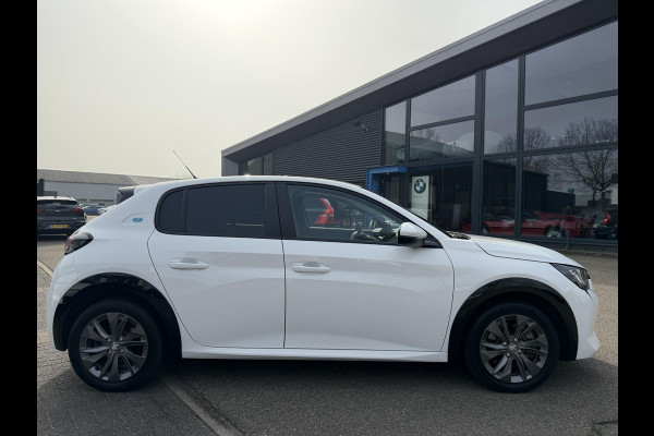 Peugeot e-208 EV Active Pack 50 kWh SOH 89% | 3 FASE LADER | WARMTEPOMP | STOELVERWARMING | PEUGEOT DEALER ONDERHOUDEN | ALL SEASON BANDEN | NAVI BY APPLE CARPLAY | RIJKLAAR GELEVERD MET 12 MND BOVAG GARANTIE
